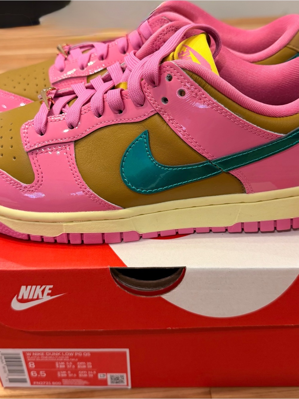 Nike Low-Top Sneakers in Pink, Teal & Olive